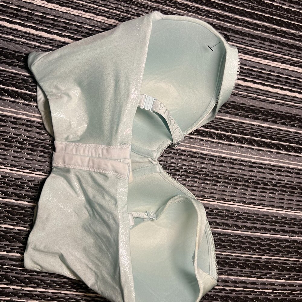 Victoria’s Secret bra 34DDD - Picture 2 of 3